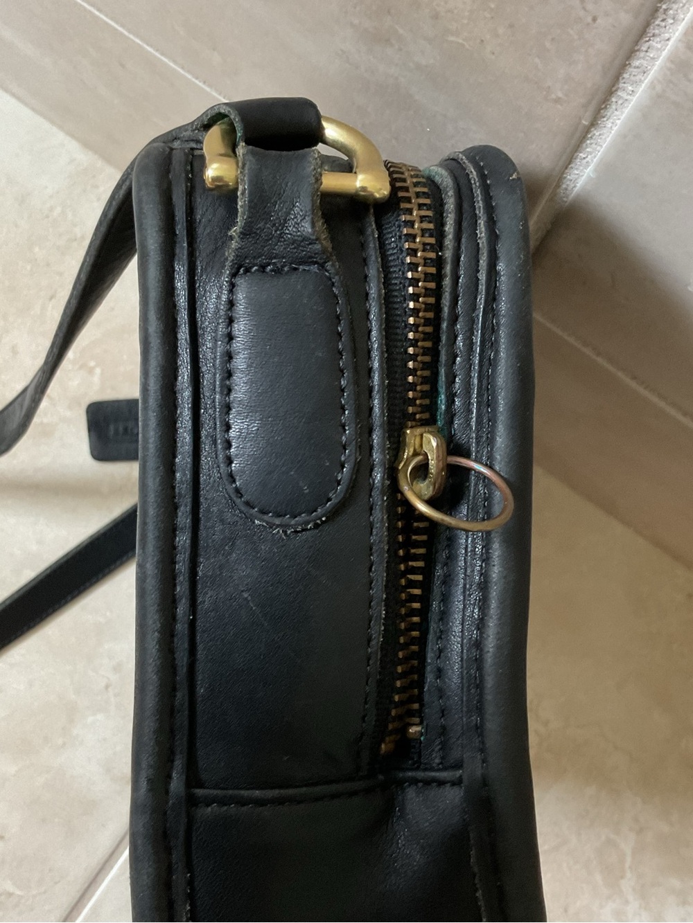 Vintage Coach Black Leather Swingpack 9974 Multi-Compartment Bag - Picture 16 of 16